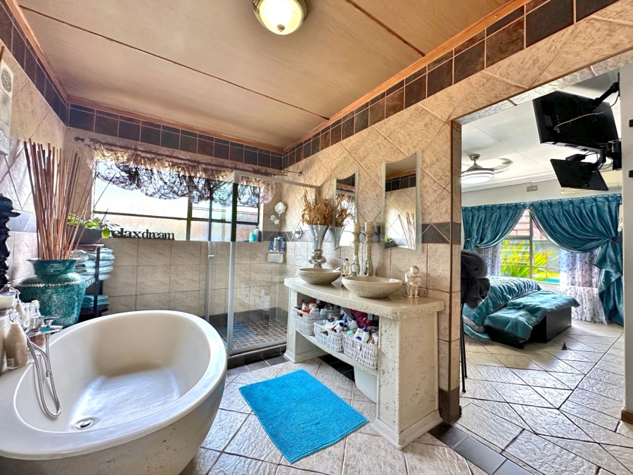 4 Bedroom Property for Sale in Vanderbijlpark SE 4 Gauteng