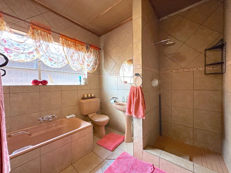 4 Bedroom Property for Sale in Vanderbijlpark SE 4 Gauteng