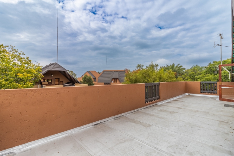 2 Bedroom Property for Sale in Lonehill Gauteng