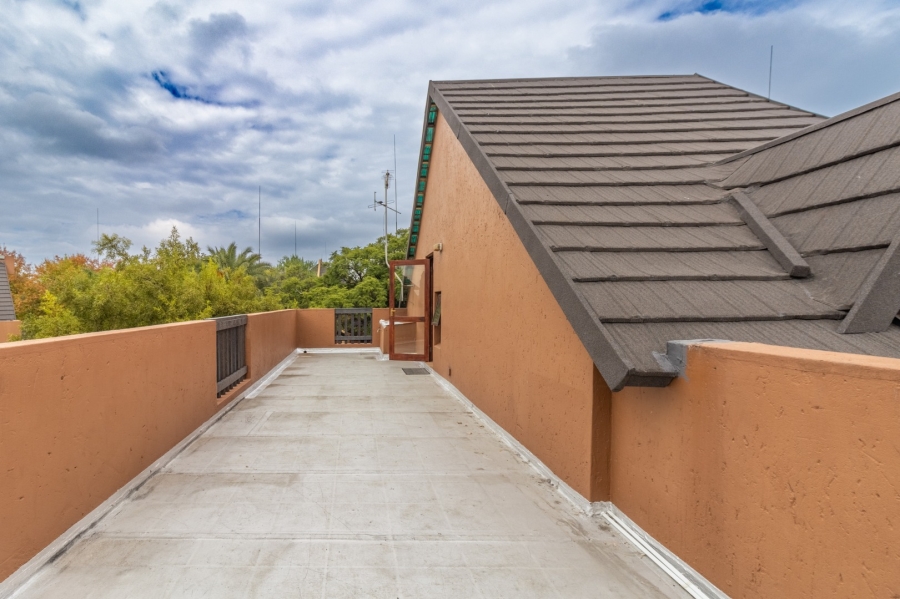 2 Bedroom Property for Sale in Lonehill Gauteng