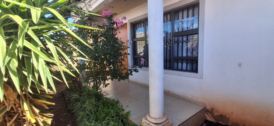 4 Bedroom Property for Sale in Protea Glen Gauteng