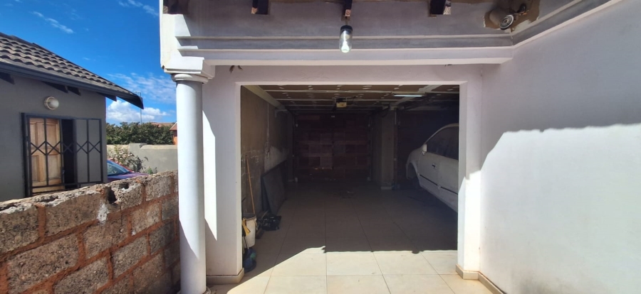 4 Bedroom Property for Sale in Protea Glen Gauteng