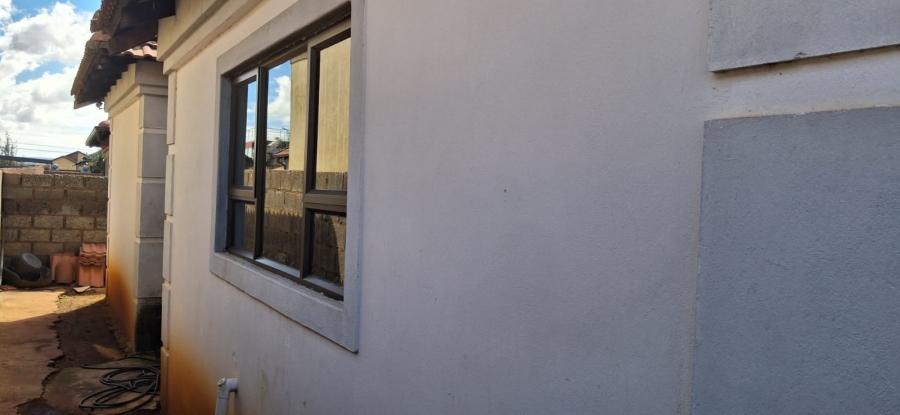 4 Bedroom Property for Sale in Protea Glen Gauteng