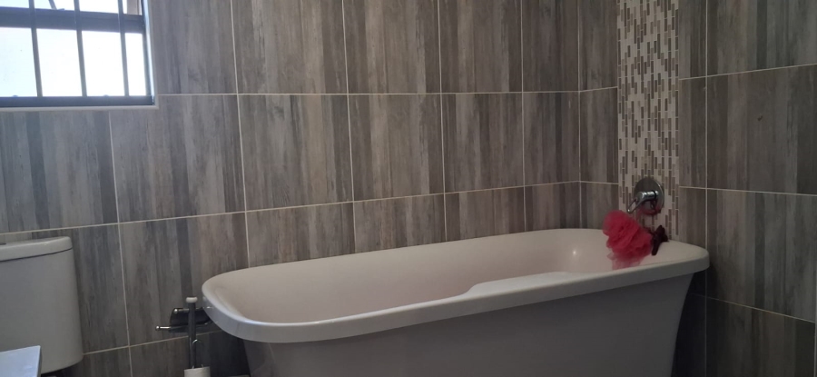 4 Bedroom Property for Sale in Protea Glen Gauteng