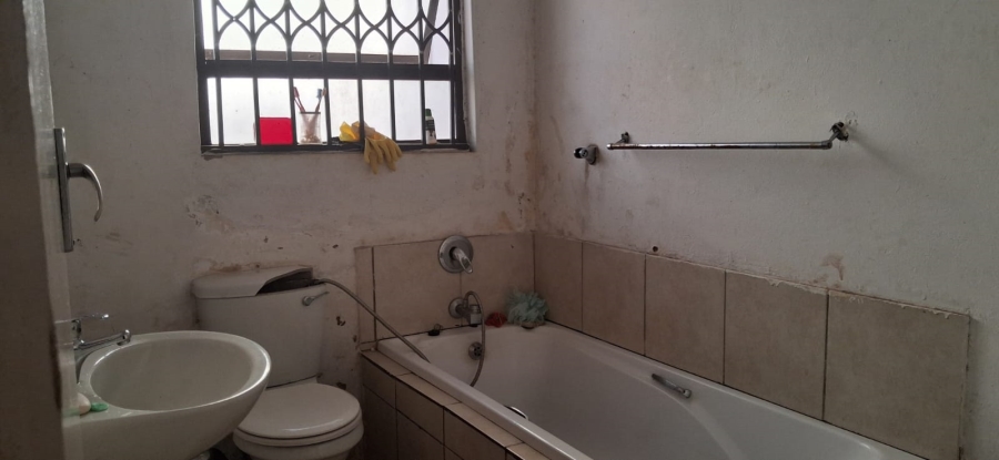 4 Bedroom Property for Sale in Protea Glen Gauteng