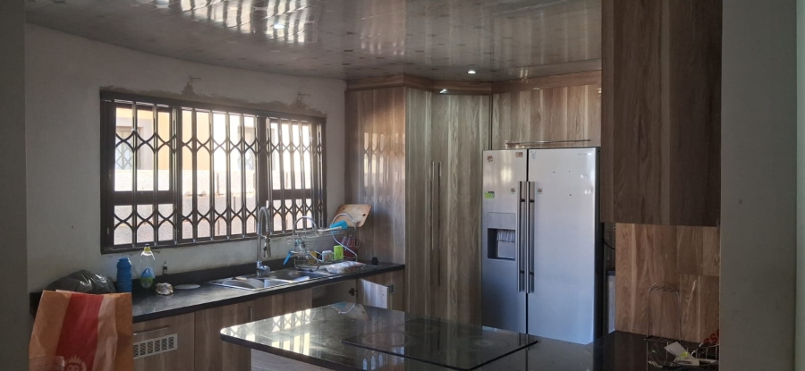 4 Bedroom Property for Sale in Protea Glen Gauteng