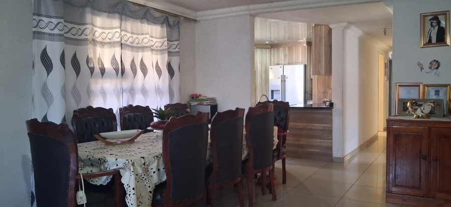 4 Bedroom Property for Sale in Protea Glen Gauteng