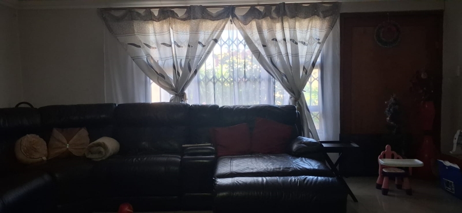 4 Bedroom Property for Sale in Protea Glen Gauteng