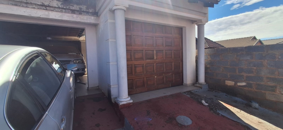 4 Bedroom Property for Sale in Protea Glen Gauteng