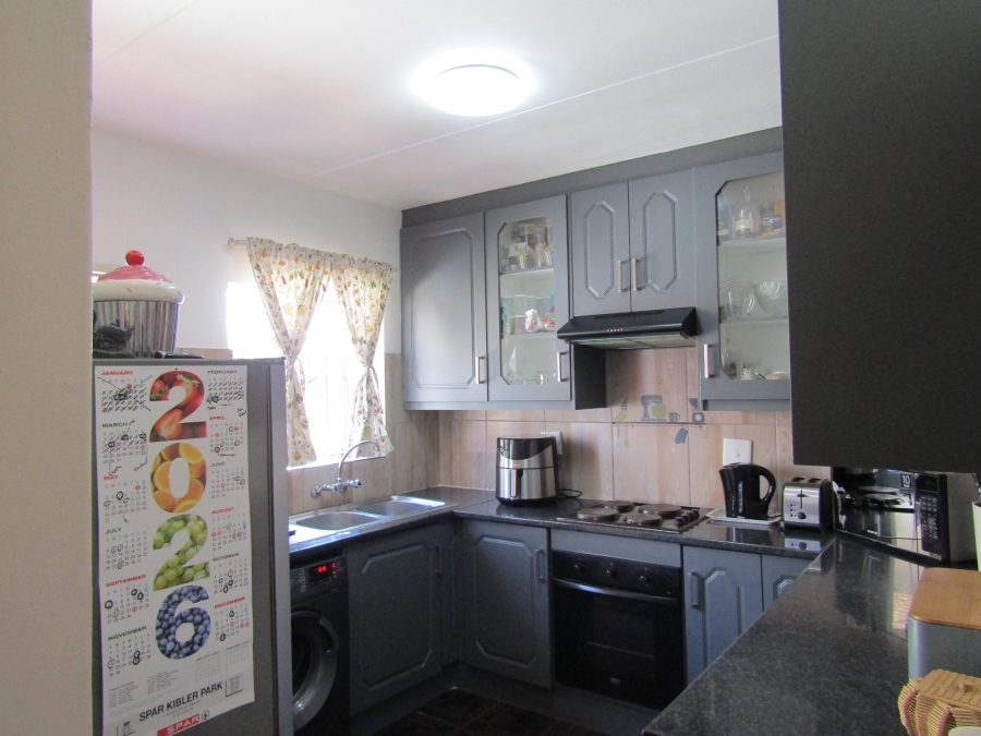 4 Bedroom Property for Sale in Mondeor Gauteng
