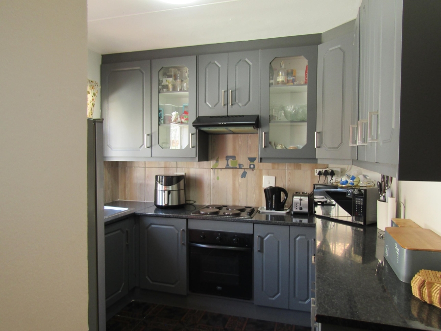 4 Bedroom Property for Sale in Mondeor Gauteng