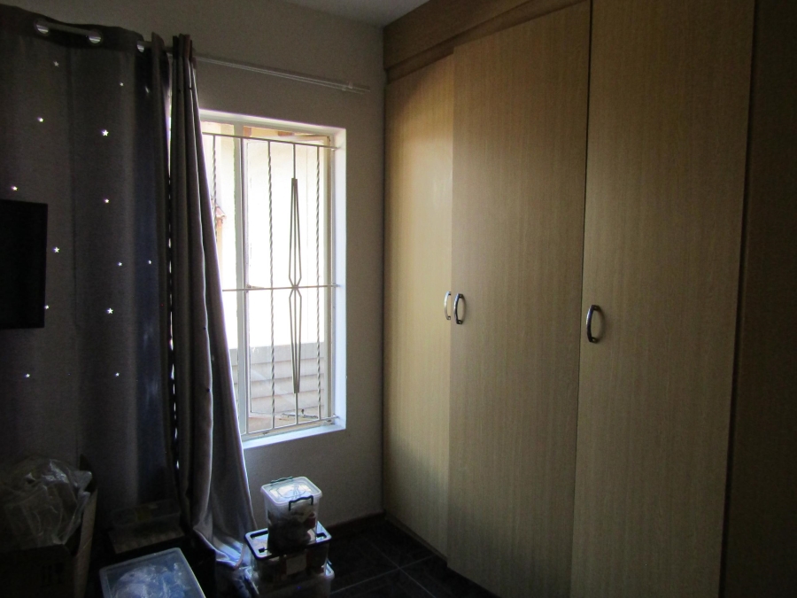 4 Bedroom Property for Sale in Mondeor Gauteng