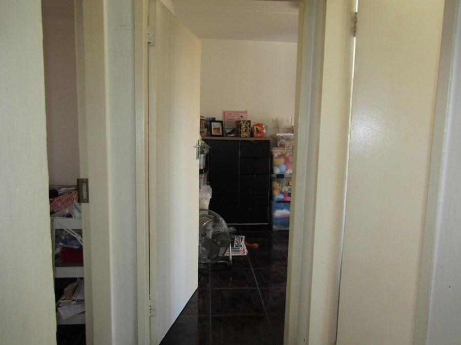 4 Bedroom Property for Sale in Mondeor Gauteng