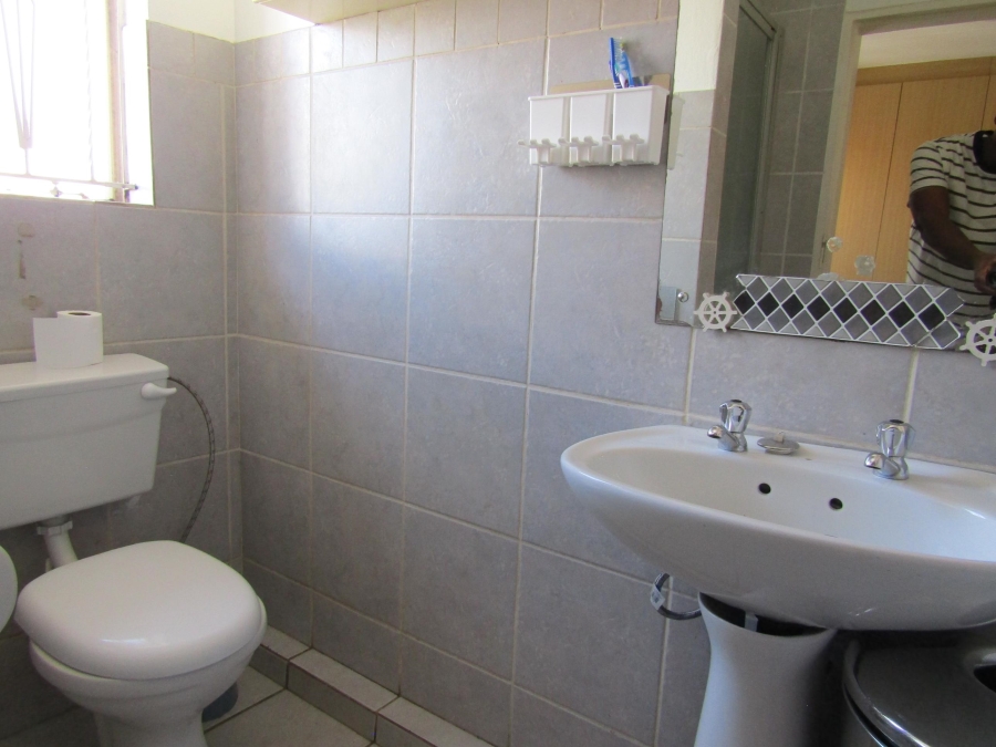 4 Bedroom Property for Sale in Mondeor Gauteng