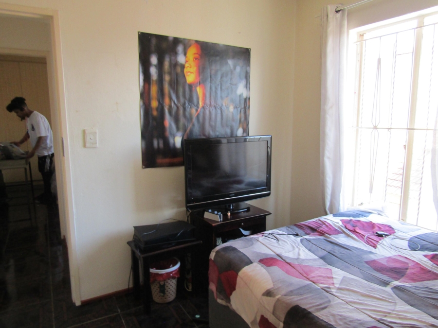 4 Bedroom Property for Sale in Mondeor Gauteng