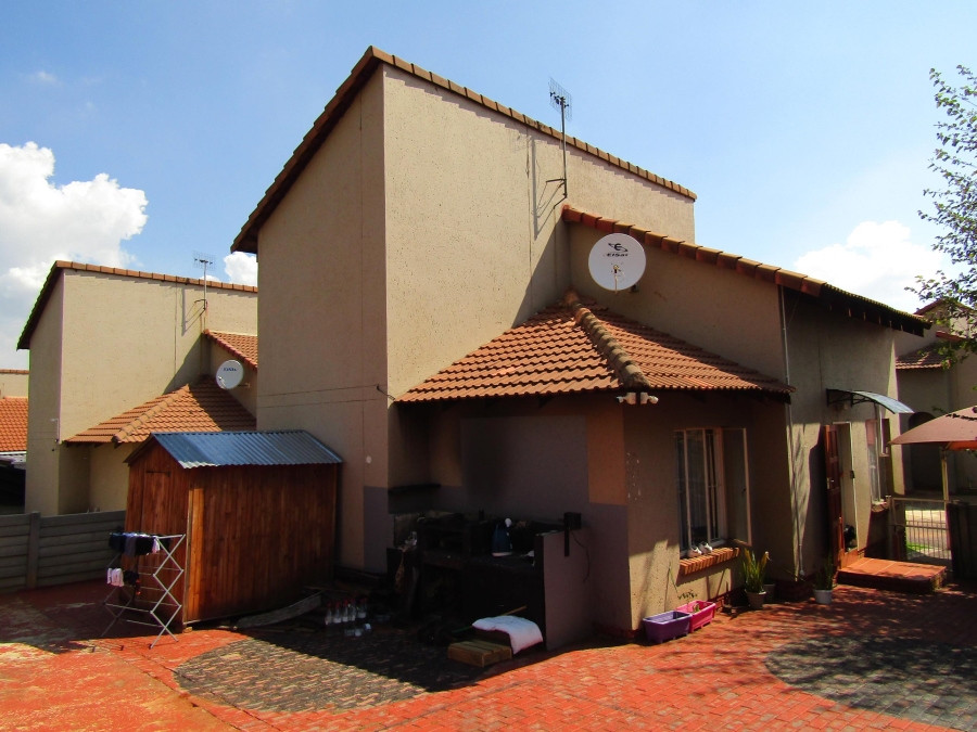 4 Bedroom Property for Sale in Mondeor Gauteng