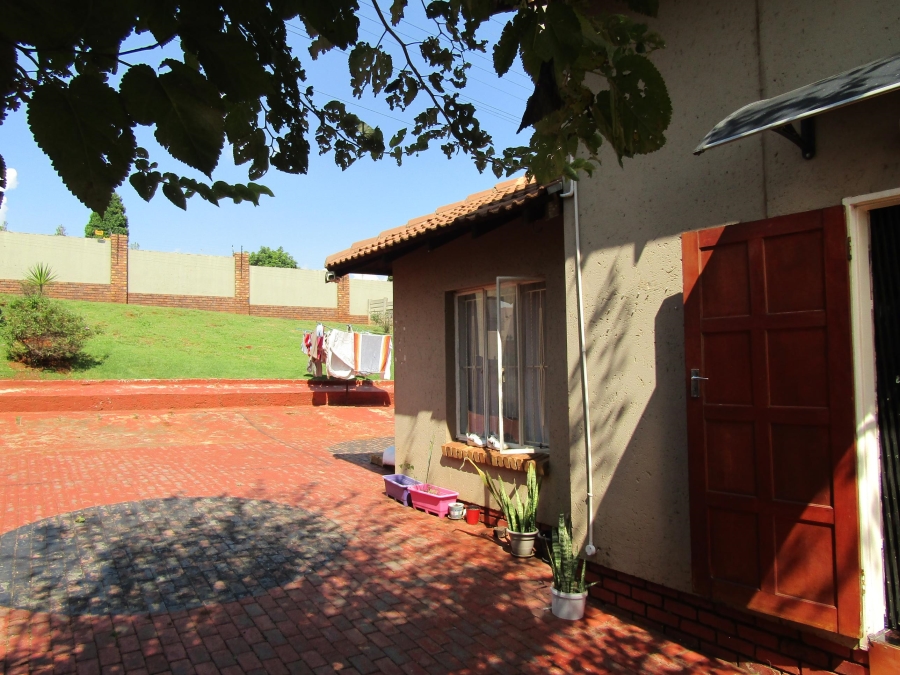 4 Bedroom Property for Sale in Mondeor Gauteng