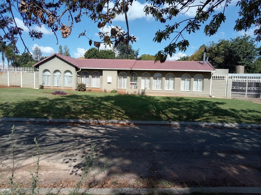 4 Bedroom Property for Sale in Crystal Park Gauteng