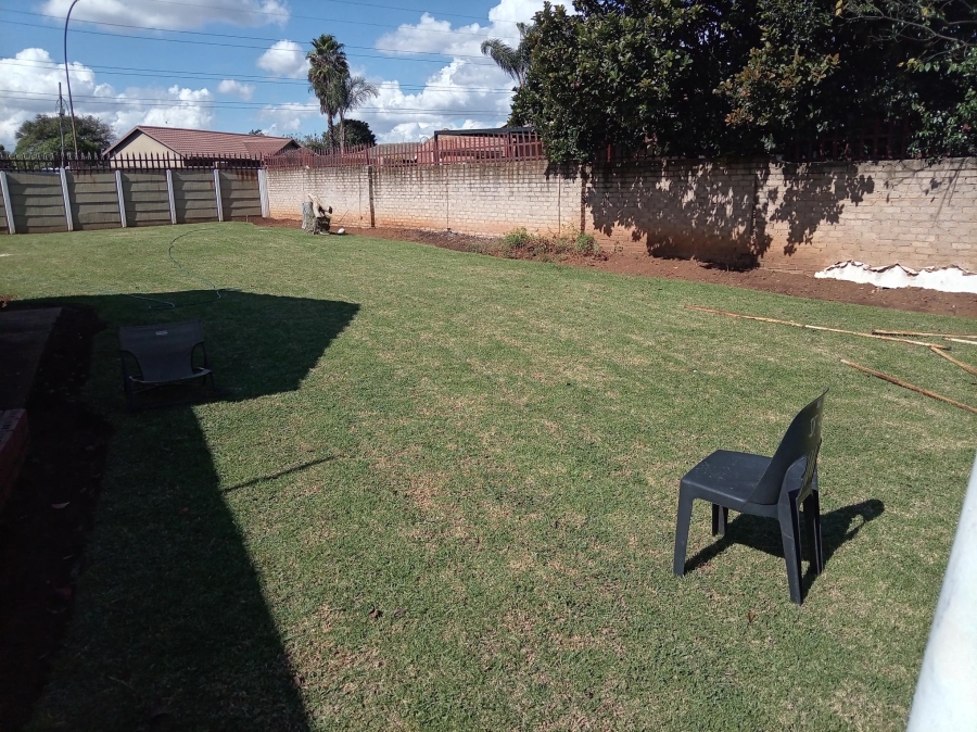 4 Bedroom Property for Sale in Crystal Park Gauteng