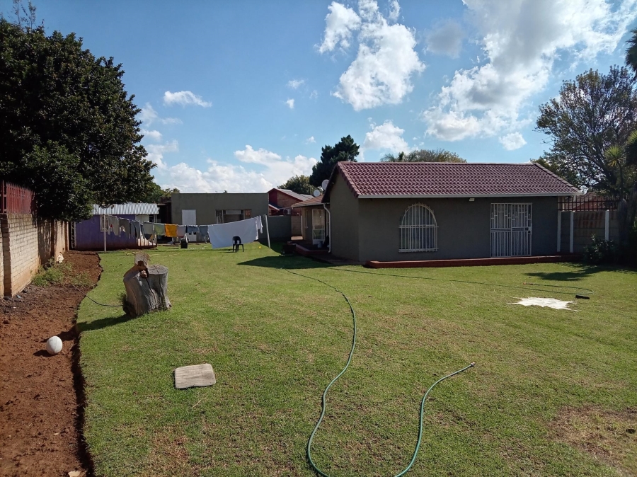 4 Bedroom Property for Sale in Crystal Park Gauteng