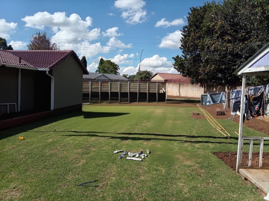 4 Bedroom Property for Sale in Crystal Park Gauteng