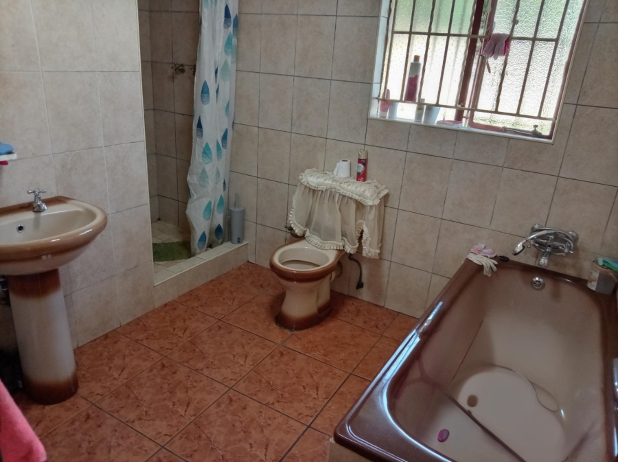 4 Bedroom Property for Sale in Crystal Park Gauteng