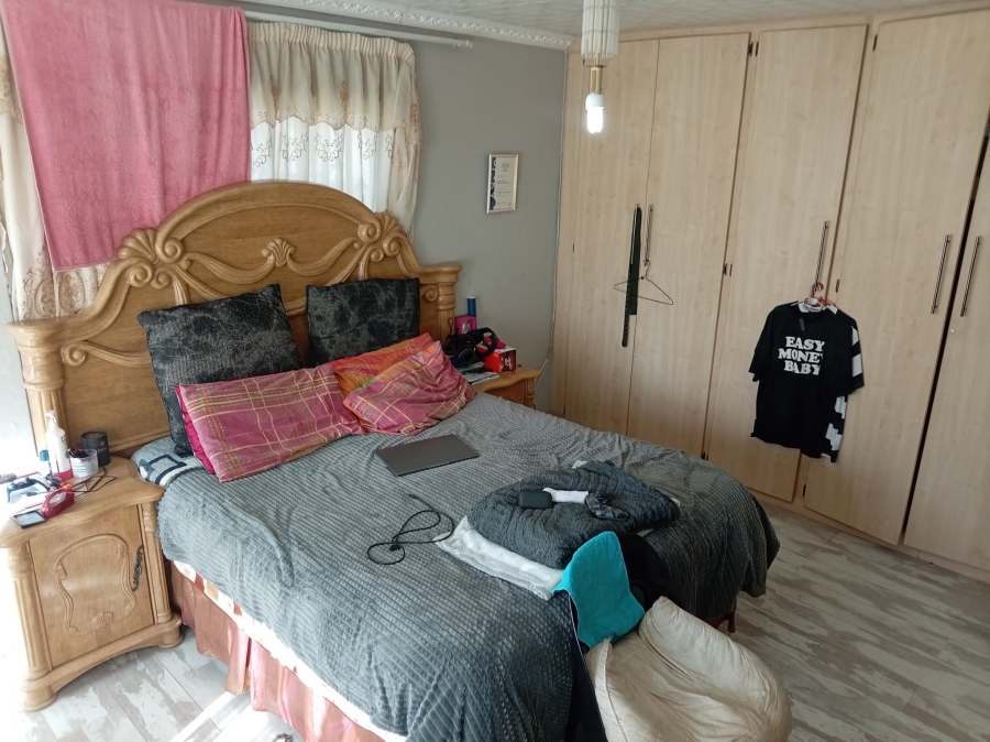 4 Bedroom Property for Sale in Crystal Park Gauteng
