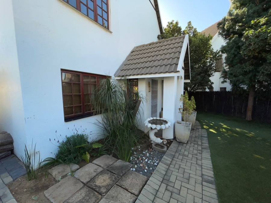 To Let 3 Bedroom Property for Rent in Barbeque Downs Gauteng