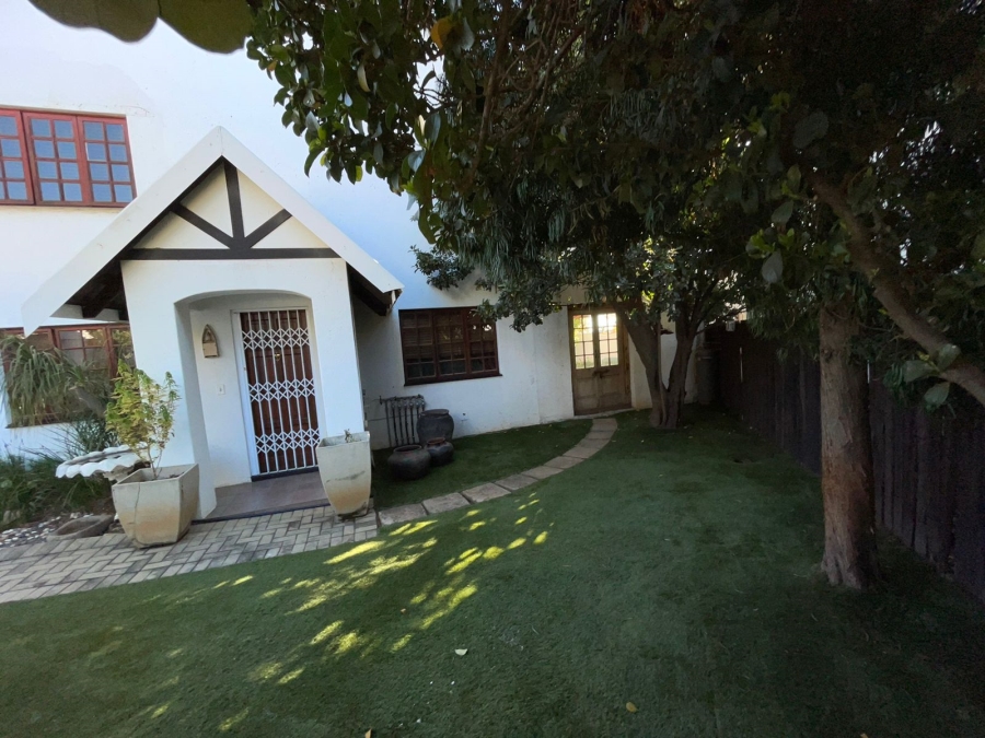 To Let 3 Bedroom Property for Rent in Barbeque Downs Gauteng