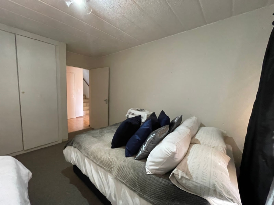 To Let 3 Bedroom Property for Rent in Barbeque Downs Gauteng