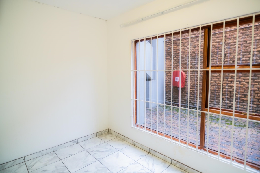 2 Bedroom Property for Sale in Bassonia Gauteng
