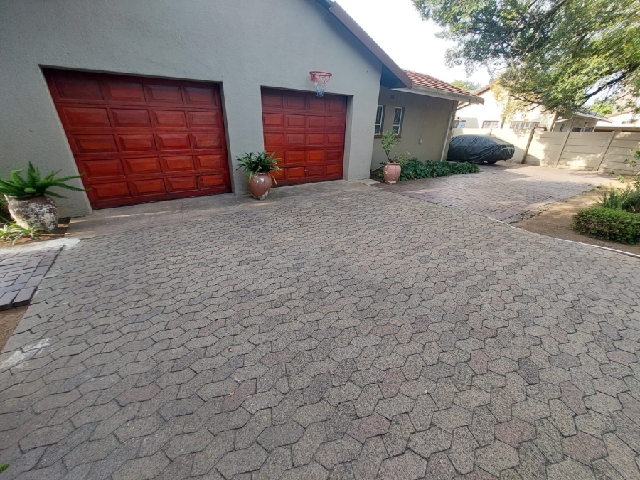 4 Bedroom Property for Sale in Parkhill Gardens Gauteng