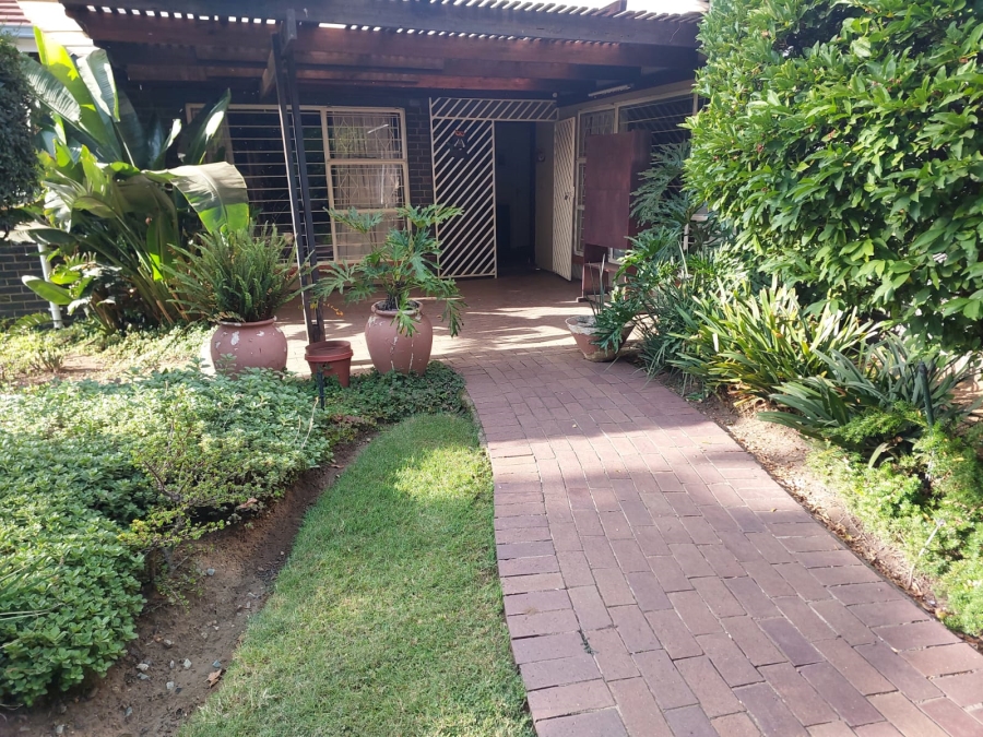 4 Bedroom Property for Sale in Parkhill Gardens Gauteng