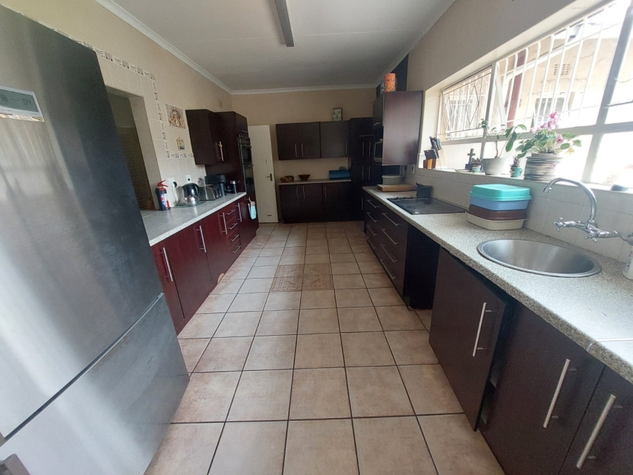 4 Bedroom Property for Sale in Parkhill Gardens Gauteng