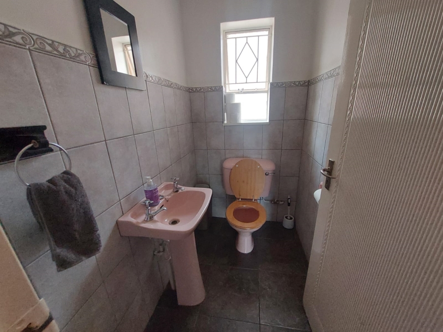 4 Bedroom Property for Sale in Parkhill Gardens Gauteng