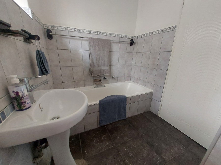 4 Bedroom Property for Sale in Parkhill Gardens Gauteng