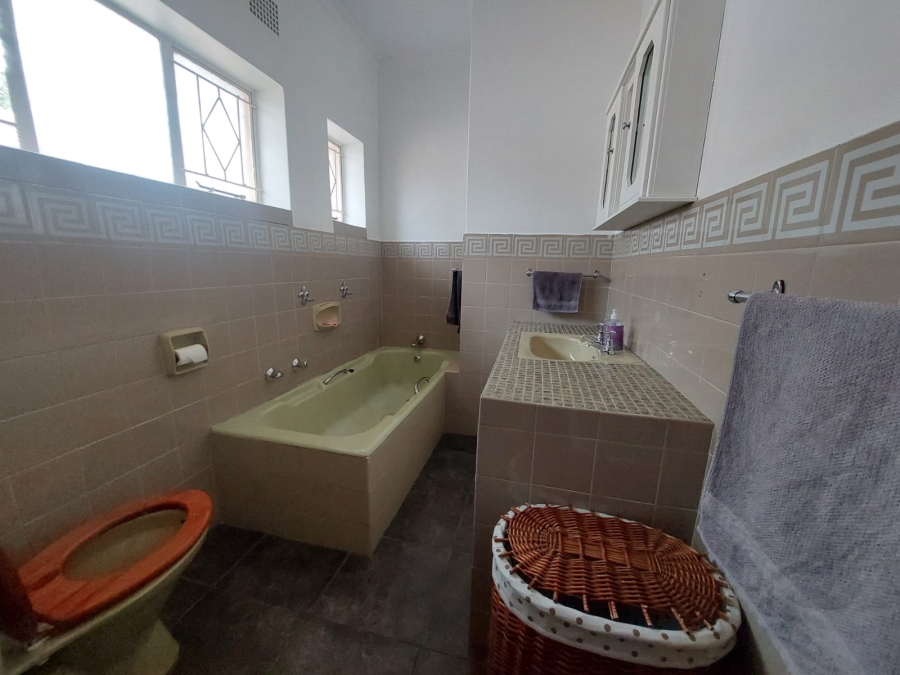 4 Bedroom Property for Sale in Parkhill Gardens Gauteng
