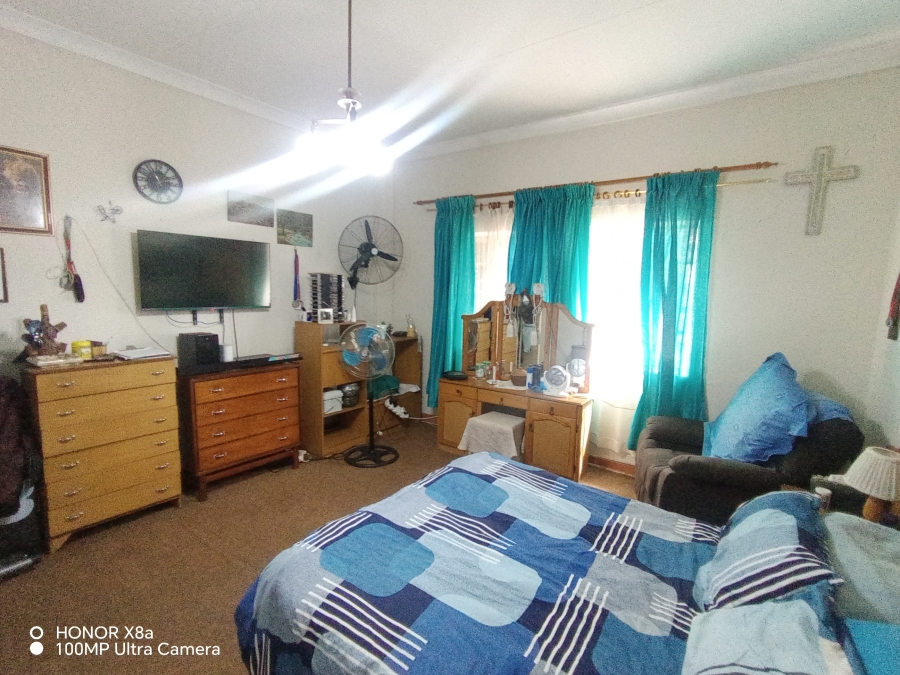 5 Bedroom Property for Sale in Malvern Gauteng