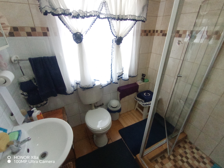 5 Bedroom Property for Sale in Malvern Gauteng