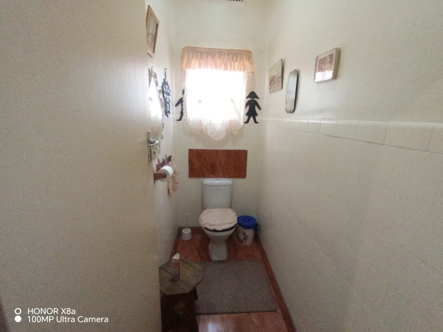 5 Bedroom Property for Sale in Malvern Gauteng