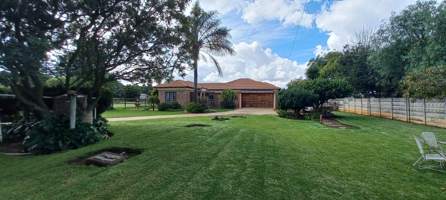 5 Bedroom Property for Sale in Fairlead Gauteng