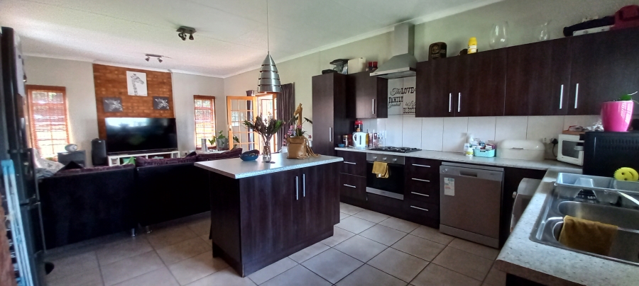 5 Bedroom Property for Sale in Fairlead Gauteng