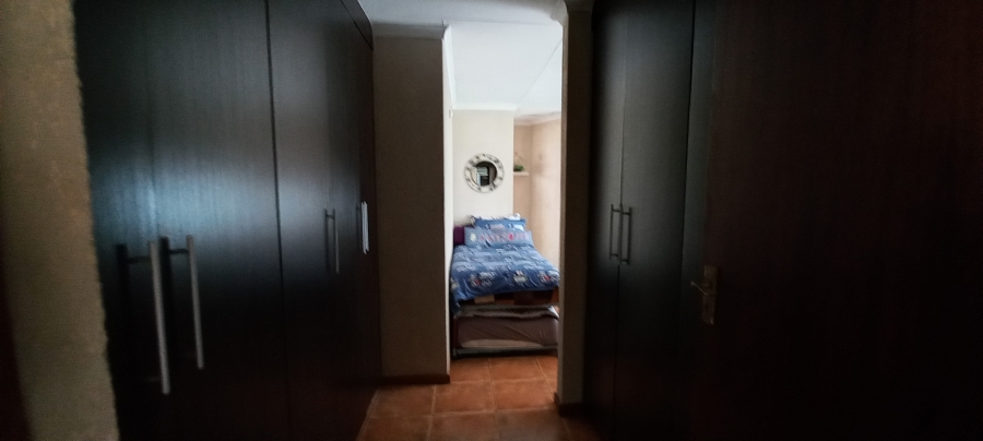 5 Bedroom Property for Sale in Fairlead Gauteng
