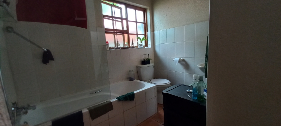 5 Bedroom Property for Sale in Fairlead Gauteng