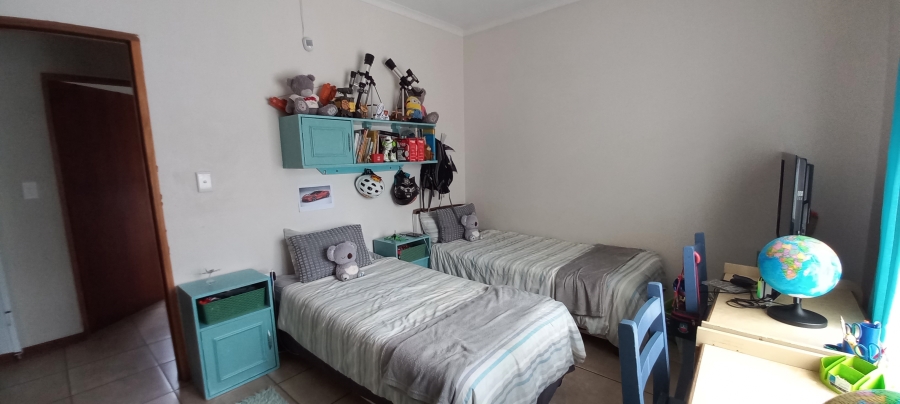 5 Bedroom Property for Sale in Fairlead Gauteng