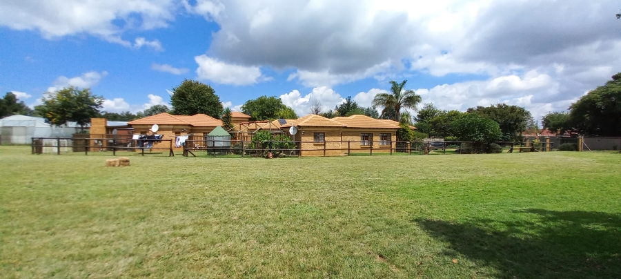 5 Bedroom Property for Sale in Fairlead Gauteng