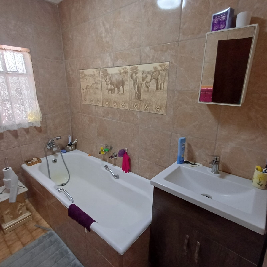 4 Bedroom Property for Sale in Schoongezicht Gauteng