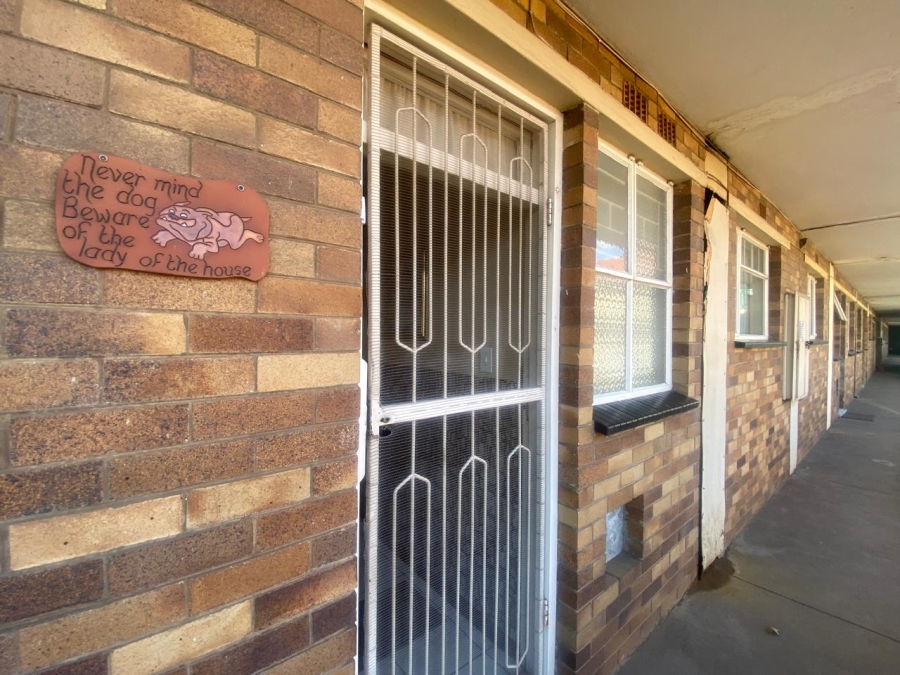 2 Bedroom Property for Sale in Vanderbijlpark CW 3 Gauteng
