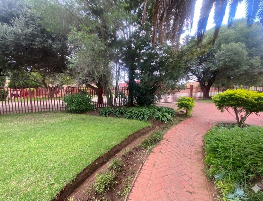 8 Bedroom Property for Sale in Bedworth Park Gauteng