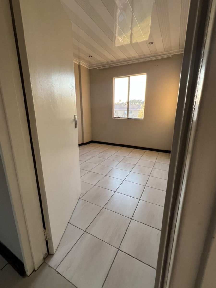 To Let 2 Bedroom Property for Rent in Ormonde Gauteng